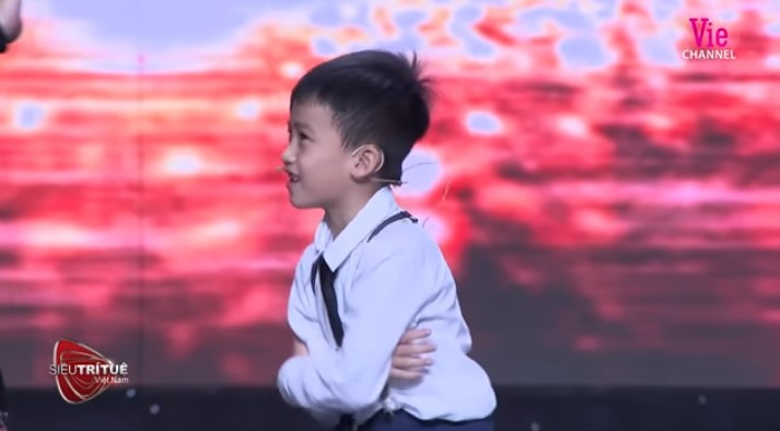 ‘Thần đồng’ 7 tuổi khiến ban giám khảo ‘Siêu trí tuệ Việt Nam’... hoang mang ảnh 1