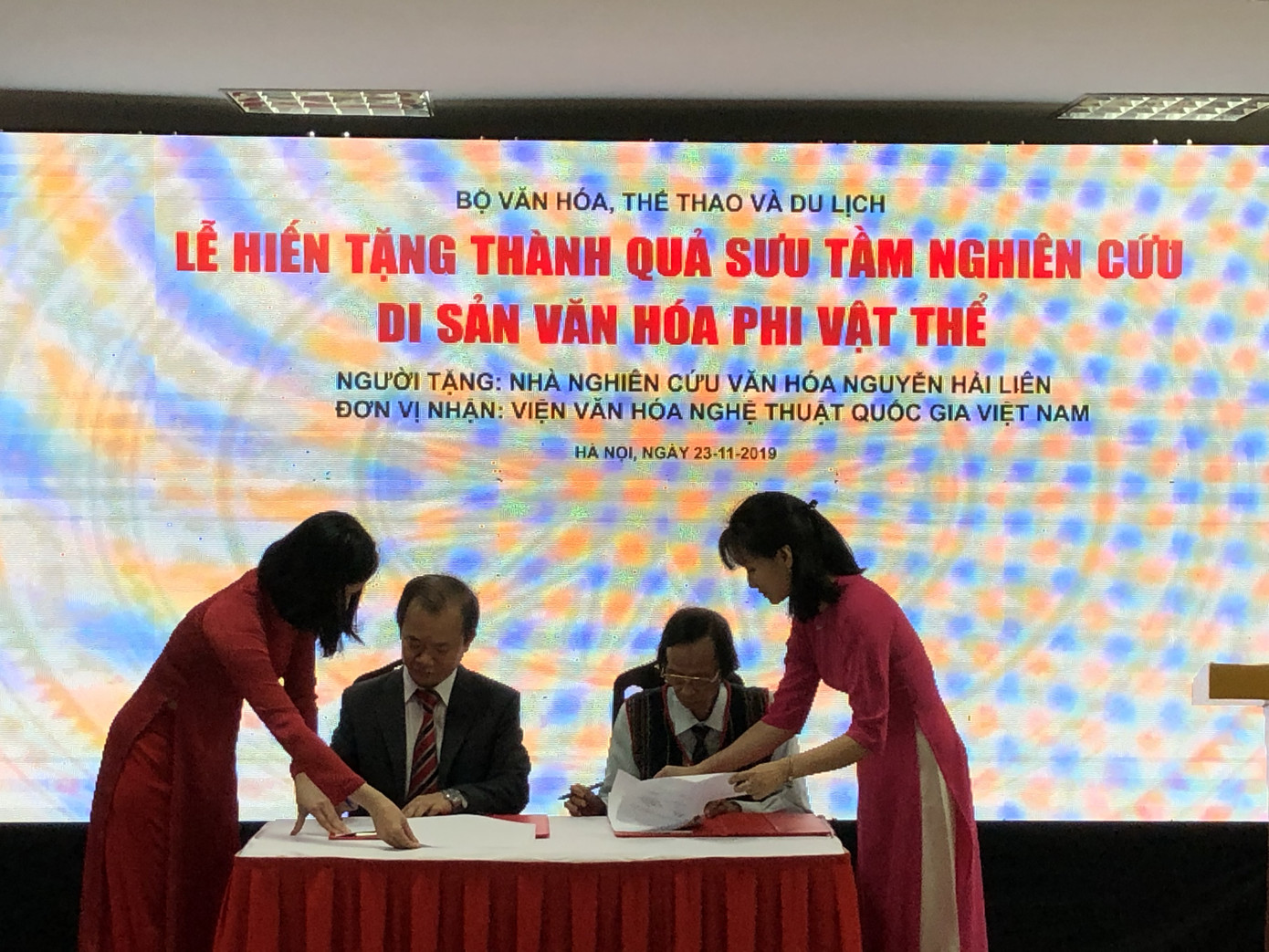 Ông Nguyễn Hải Liên trao tặng công trình nghiên cứu 30 năm cho Nhà nước ảnh 1