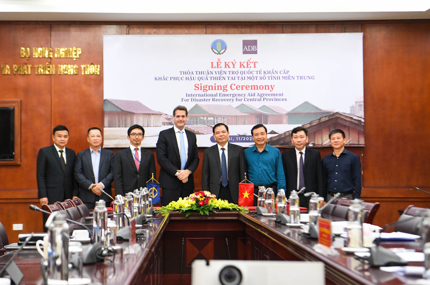 ADB hỗ trợ khẩn cấp 2,5 triệu USD khắc phục hậu quả bão lũ miền Trung ảnh 1