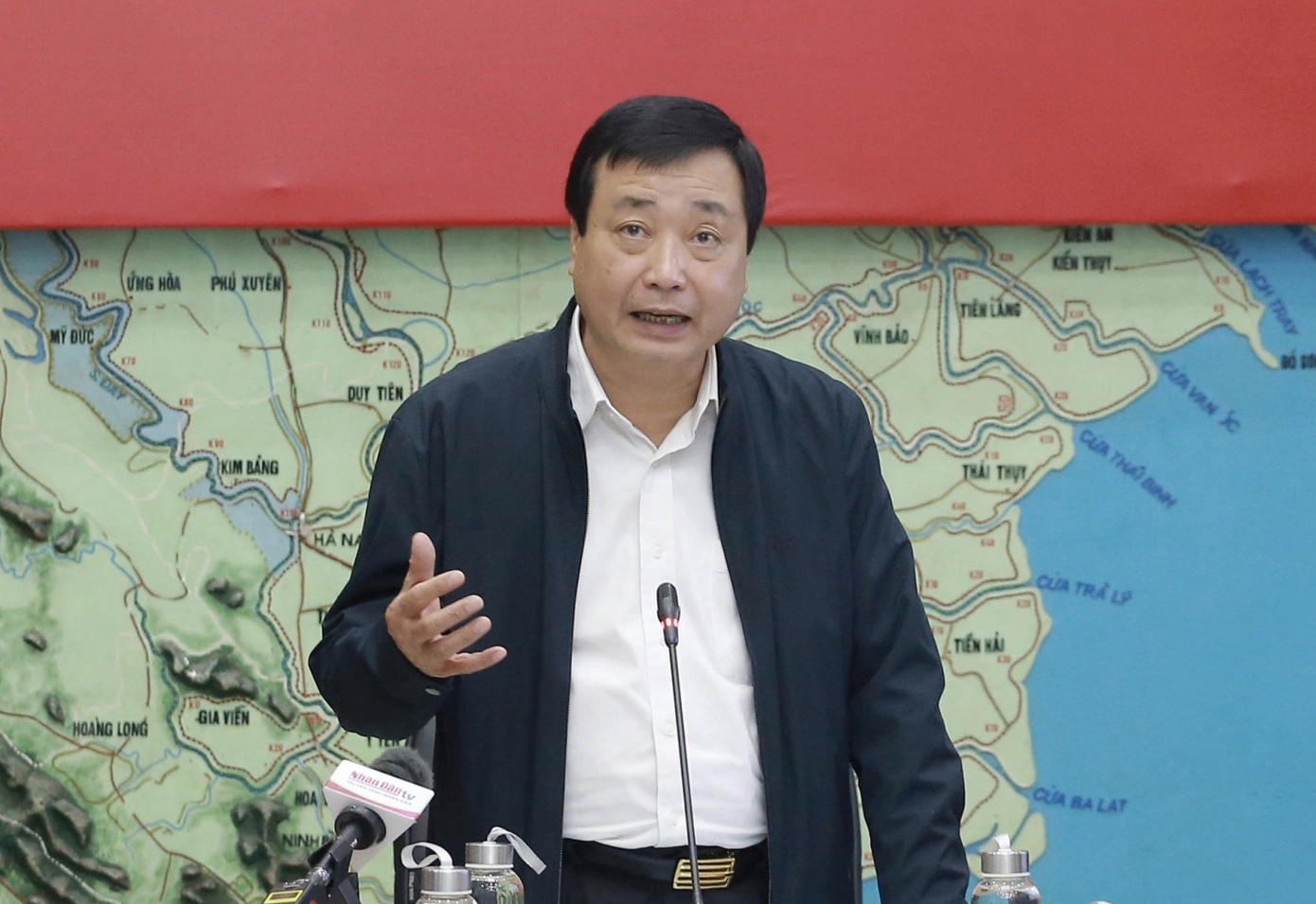 Bắn pháo hiệu đồng loạt, lên kịch bản sơ tán 400.000 dân ứng phó bão số 12 ảnh 1