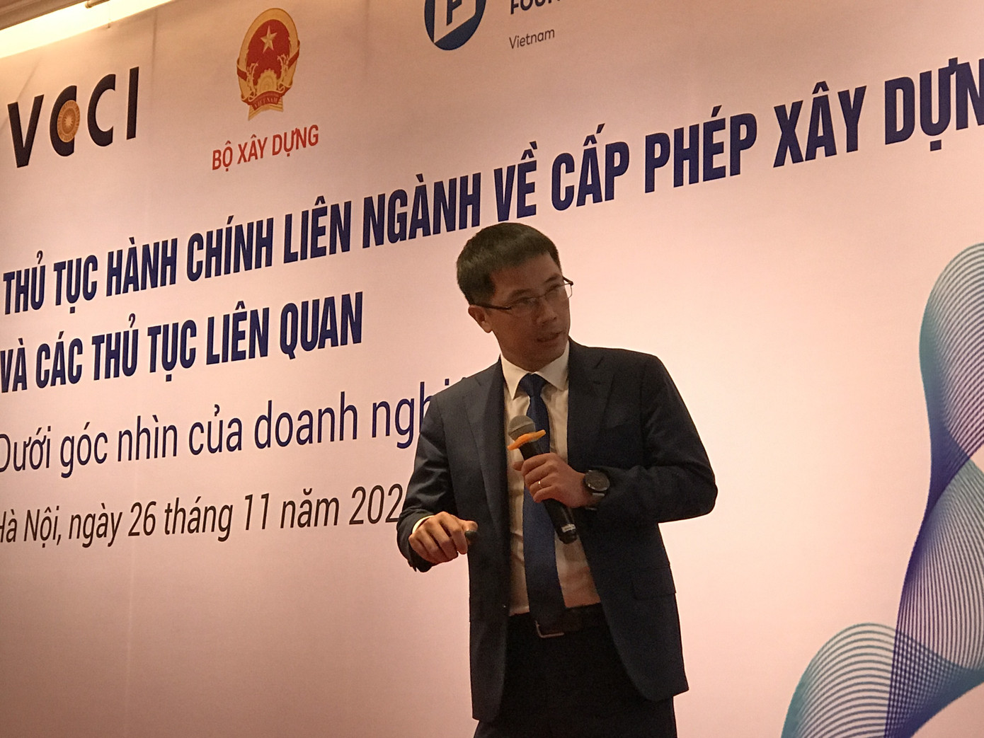 30% doanh nghiệp phải 'bôi trơn' khi làm thủ tục xây dựng? ảnh 1