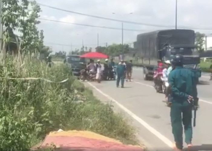 Người đàn ông tử vong bên đường với nhiều vết thương ảnh 2