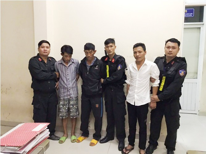 'Cẩu tặc’ dùng ô tô, súng đi trộm chó bị công an tóm gọn ảnh 1