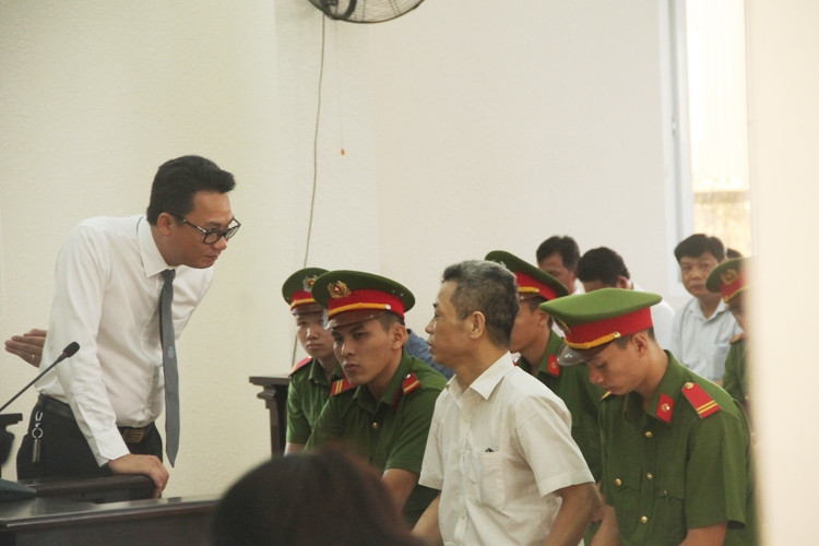 Cựu Bí thư Thị xã Bến Cát và các đồng phạm hầu toà vì sai phạm đất đai ảnh 2