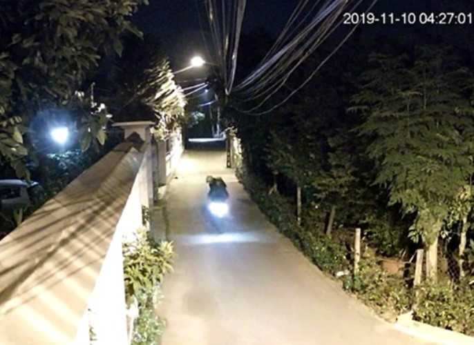 Trộm đột nhập công ty khoắng tài sản, dùng điện thoại nạn nhân để lừa đảo ảnh 1