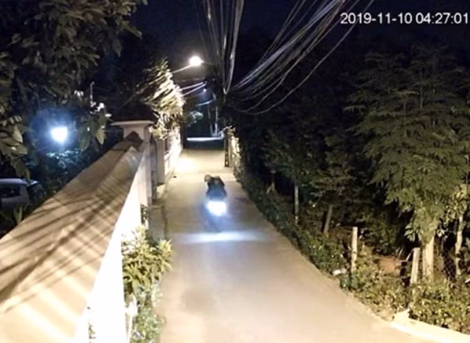 Trộm đột nhập công ty khoắng tài sản, dùng điện thoại nạn nhân để lừa đảo ảnh 1