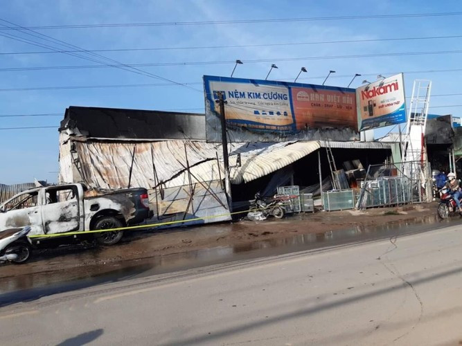 ‘Bà hỏa’ thiêu rụi cửa hàng điện máy và xe ô tô ảnh 2