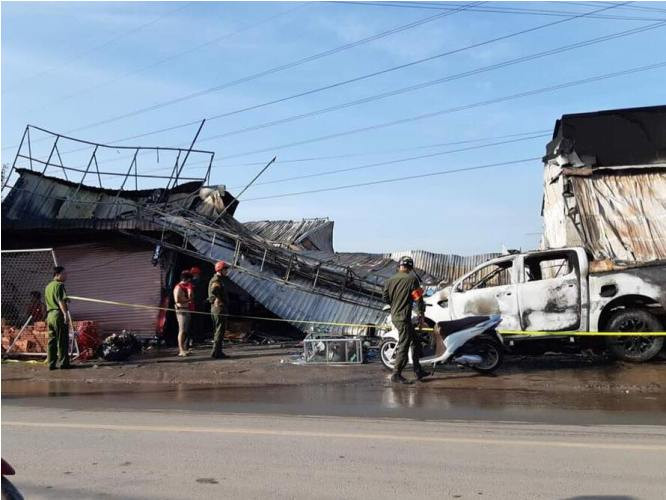 ‘Bà hỏa’ thiêu rụi cửa hàng điện máy và xe ô tô ảnh 1