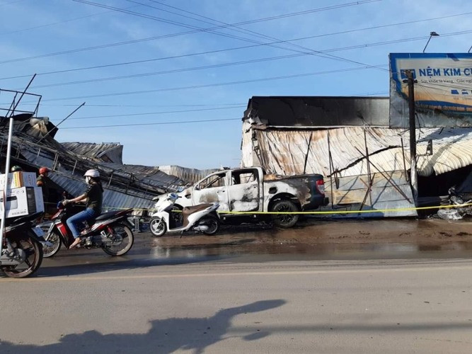 ‘Bà hỏa’ thiêu rụi cửa hàng điện máy và xe ô tô ảnh 3