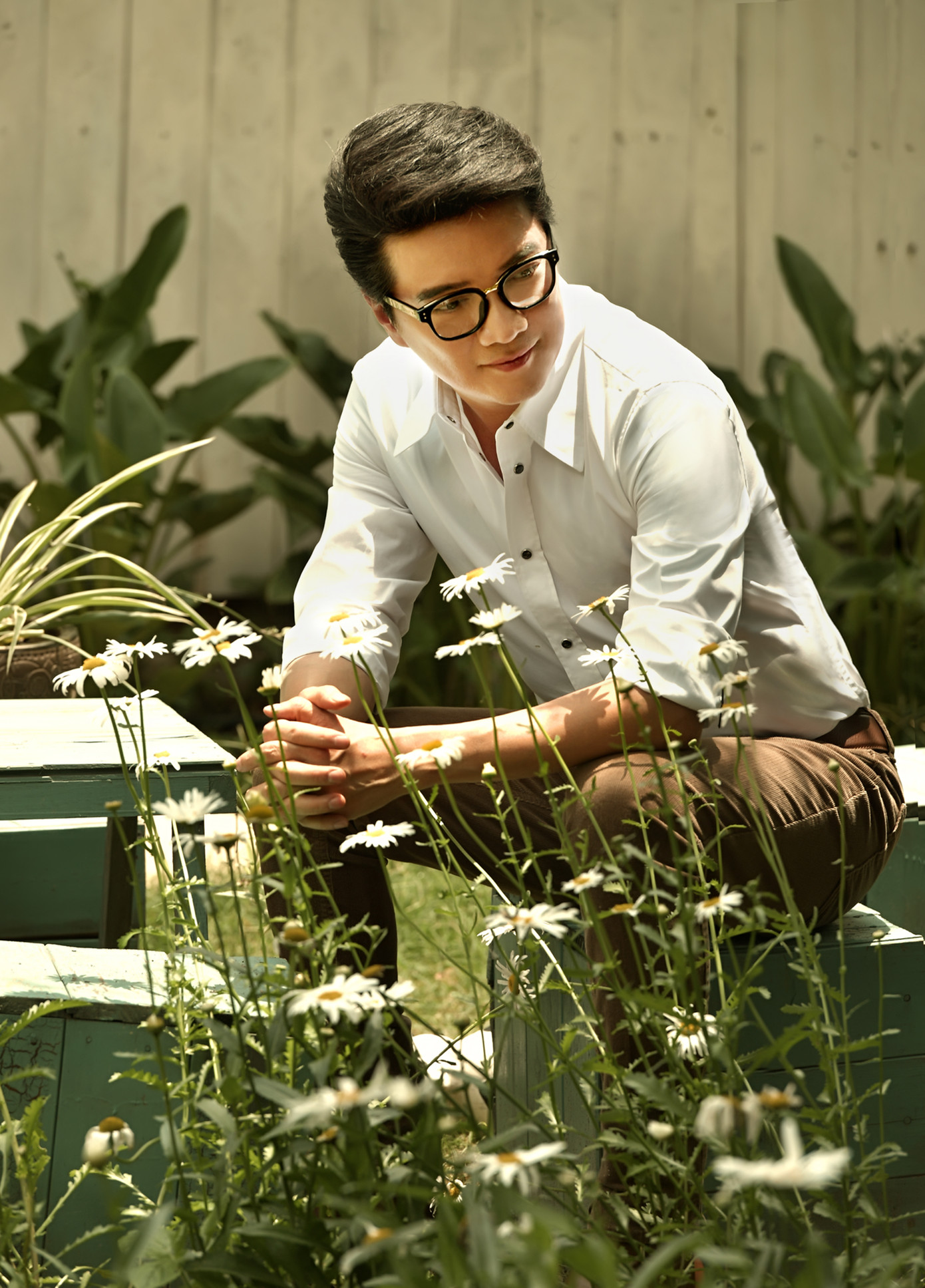 Lội dốc, leo mái nhà chụp hình, Đàm Vĩnh Hưng vô tình tiết lộ điều bất ngờ ảnh 1