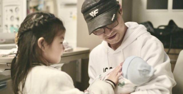 Chương Tử Di sinh con trai thứ 2 ở tuổi 41 ảnh 1