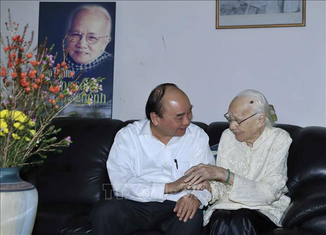 Thủ tướng dâng hương, tưởng nhớ các đồng chí nguyên lãnh đạo đã từ trần ảnh 1