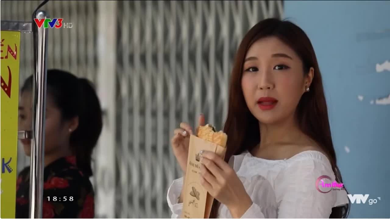 Nữ ca sĩ người Hàn gây 'bão' vì khen bánh mì Việt trên truyền hình ảnh 1