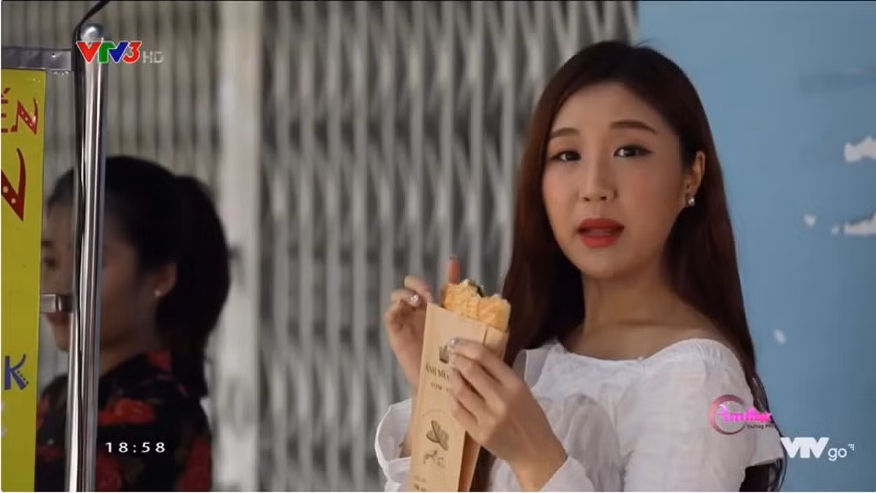 Nữ ca sĩ người Hàn gây 'bão' vì khen bánh mì Việt trên truyền hình ảnh 1