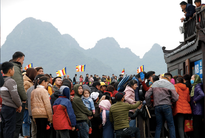 Showbiz 2/2: 'Bom sex' Pamela Anderson ly hôn chồng sau 12 ngày làm đám cưới ảnh 7