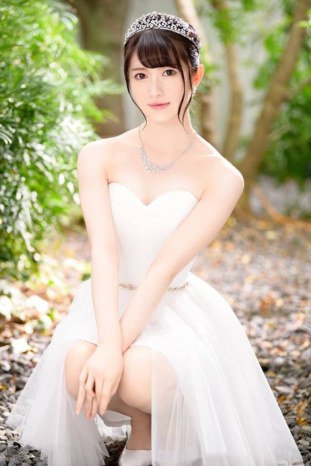 Showbiz 26/5: Nữ ca sĩ Hàn bị bạn diễn tấn công ngay trên sân khấu ảnh 2