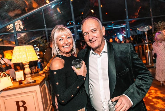 Showbiz 27/3: Phi Nhung gửi khẩu trang cho con gái đang làm y tá ở Mỹ ảnh 7