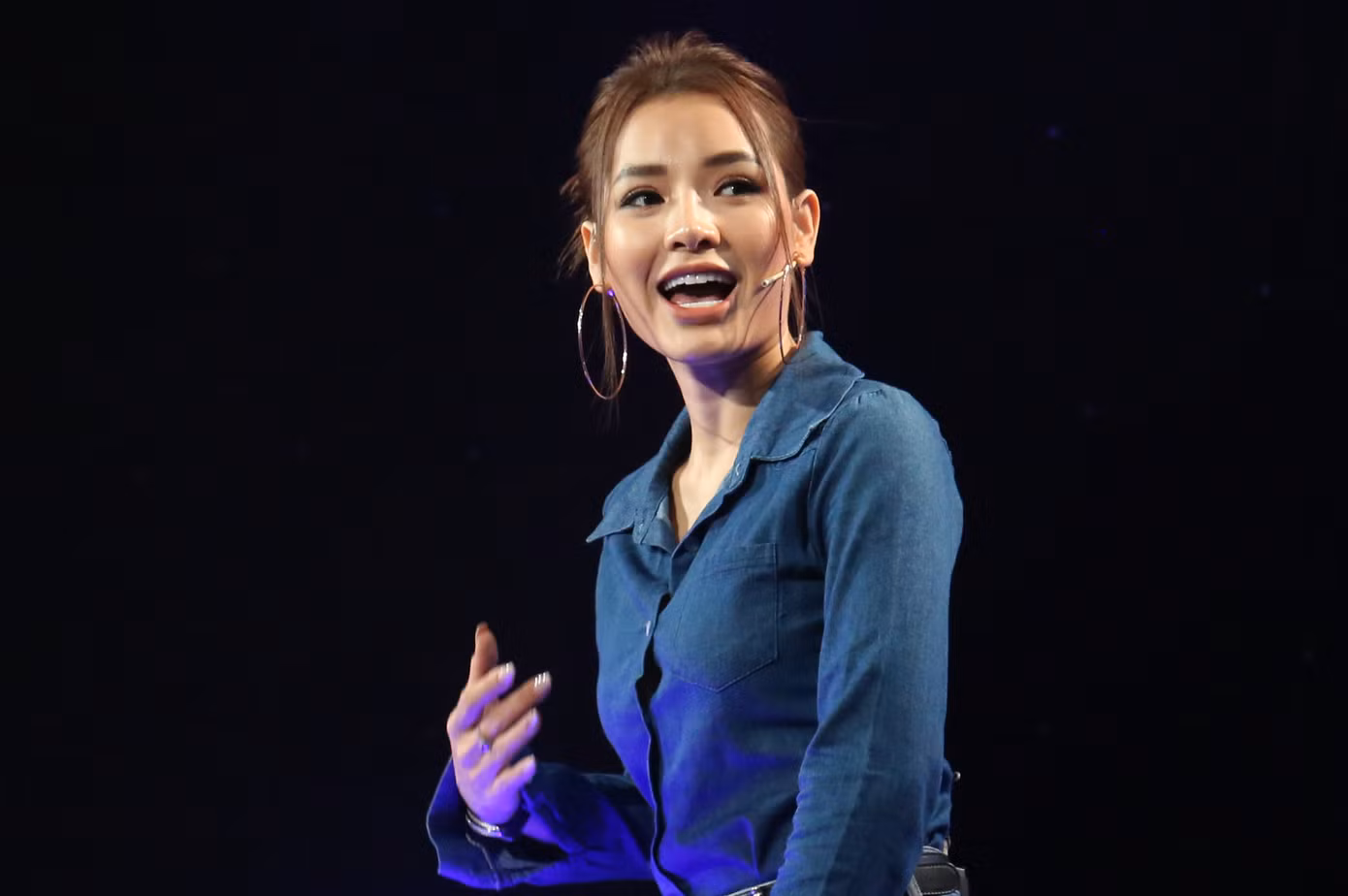 Showbiz 2/6: Hoa hậu Hong Kong hẹn hò với cả con trai tỷ phú và nam MC ảnh 3