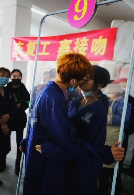 Dân mạng phẫn nộ công ty cho thi hôn để ăn mừng được quay lại làm sau cách ly ảnh 2