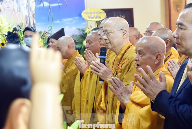 Showibz 7/5: Nữ ca sĩ Miko Lan Trinh và ông bầu Hoàng Vũ ra tòa sau 7 năm ảnh 7