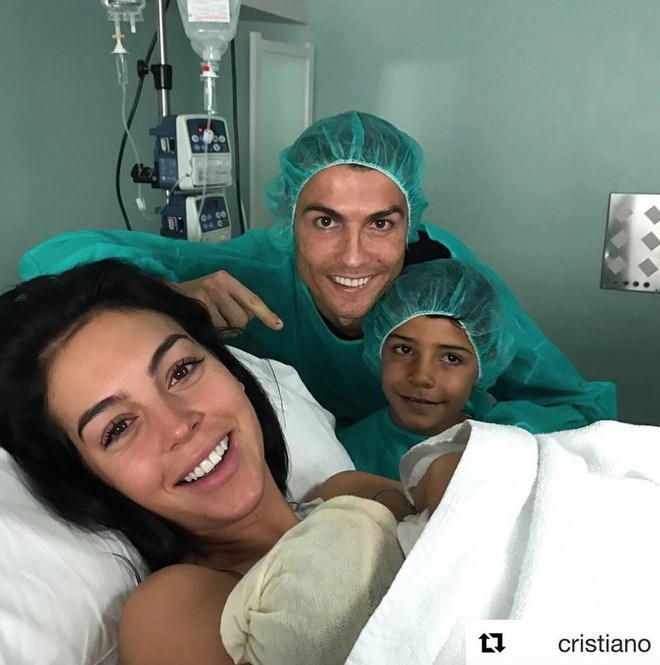 Ronaldo thay đổi cuộc đời bạn gái nghèo khó như thế nào? ảnh 2