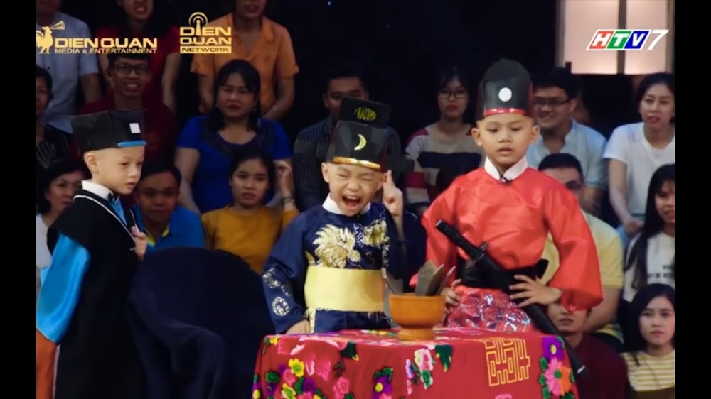 Tranh cãi dữ dội việc cắt sóng phần thi của 5 chú tiểu ở Thách Thức Danh Hài ảnh 1