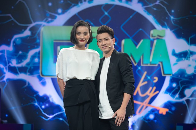 Showbiz18/3: Ca sĩ tặng 90 nhân viên mỗi người 1.000 USD để ở nhà chống Covid-19 ảnh 3