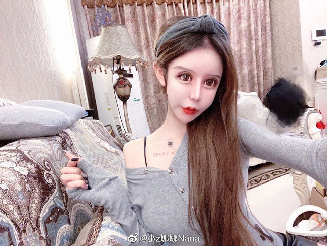 Sợ hãi với 'gương mặt rắn' của mẫu nữ 16 tuổi, đã phẫu thuật thẩm mĩ đến 70 lần ảnh 8