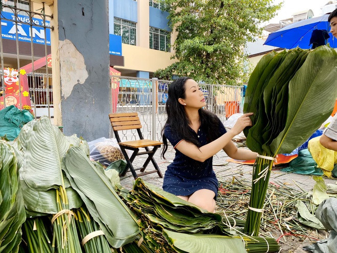 Sao Việt trang hoàng nhà cửa rực rỡ đào mai đón Tết ảnh 11