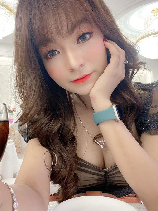 Bạn gái Mạc Văn Khoa mặc váy xẻ gợi cảm trong tiệc sinh nhật ảnh 9