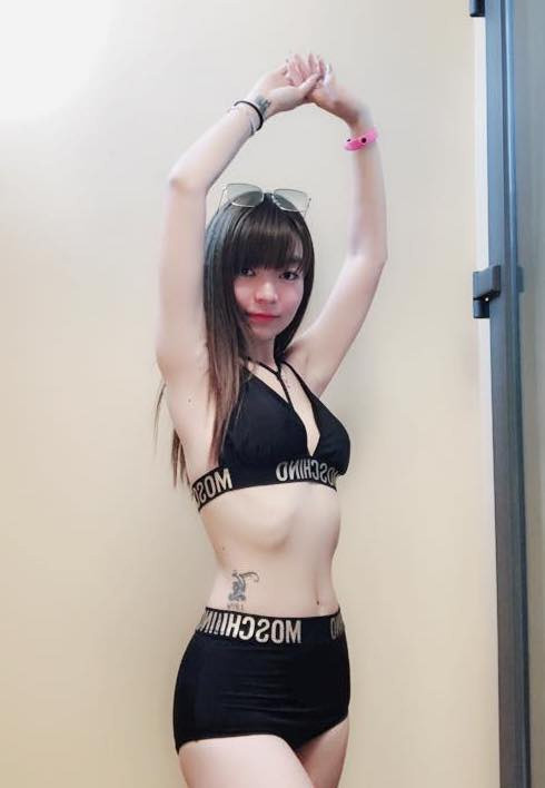 Bạn gái Mạc Văn Khoa mặc váy xẻ gợi cảm trong tiệc sinh nhật ảnh 8