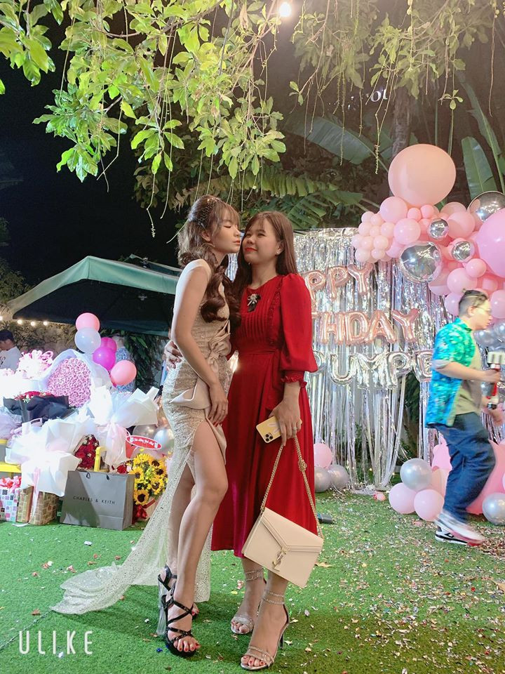 Bạn gái Mạc Văn Khoa mặc váy xẻ gợi cảm trong tiệc sinh nhật ảnh 10