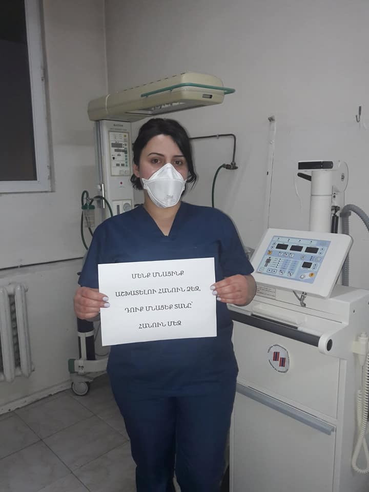 Thông điệp 'Chúng tôi đi làm vì bạn, bạn ở nhà vì chúng tôi' gây xúc động toàn cầu ảnh 5