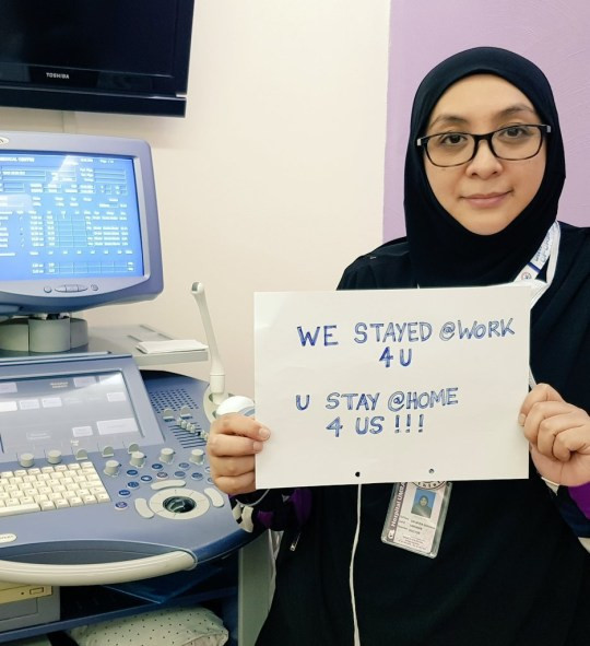 Thông điệp 'Chúng tôi đi làm vì bạn, bạn ở nhà vì chúng tôi' gây xúc động toàn cầu ảnh 19