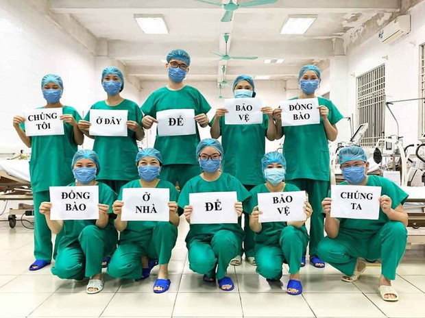Thông điệp 'Chúng tôi đi làm vì bạn, bạn ở nhà vì chúng tôi' gây xúc động toàn cầu ảnh 15