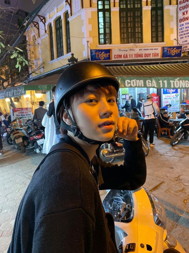 Sao Việt 30 Tết: BTV Quang Minh ăn tất niên 'theo hiến pháp và pháp luật' ảnh 9