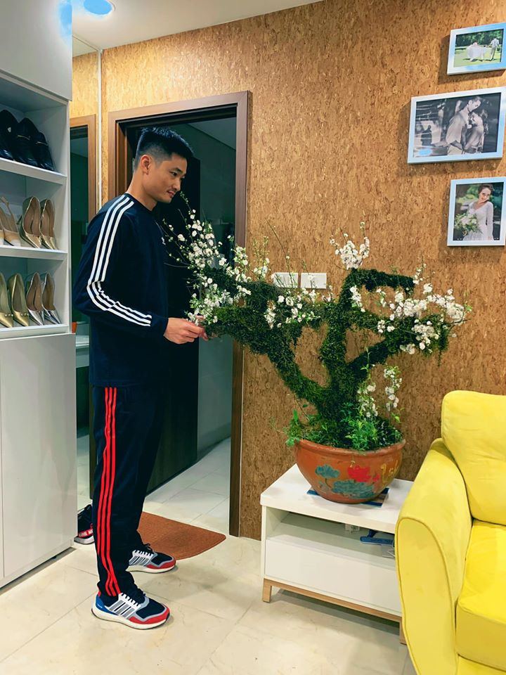 Sao Việt 30 Tết: BTV Quang Minh ăn tất niên 'theo hiến pháp và pháp luật' ảnh 10