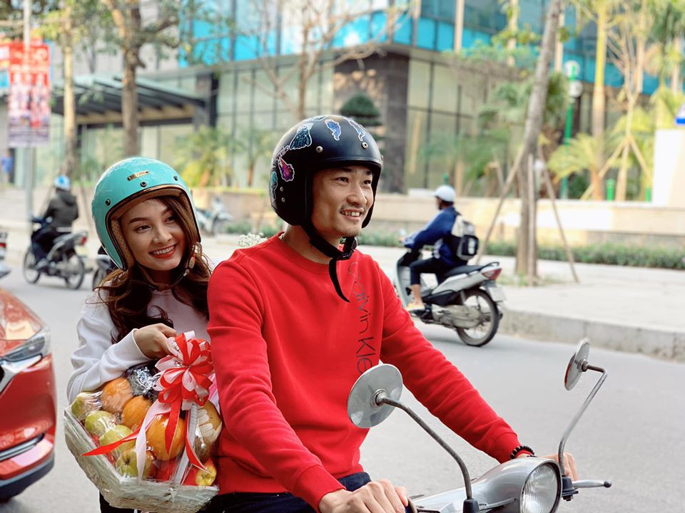 Sao Việt 27 Tết: Bảo Thanh cùng chồng đi chợ sắm đồ, Tuấn Hưng về thăm mẹ ảnh 9