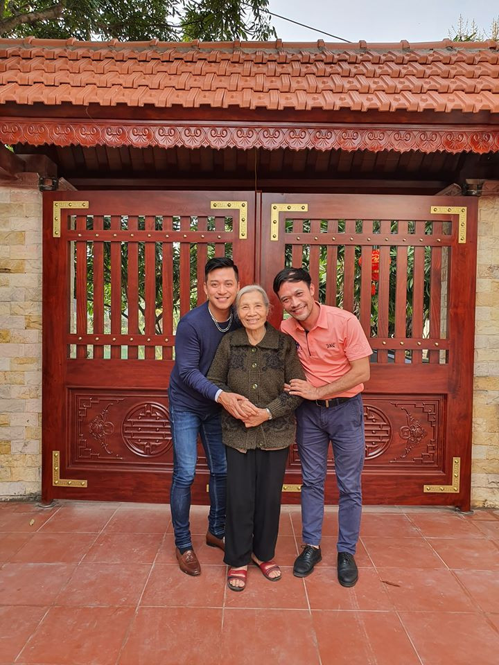 Sao Việt 27 Tết: Bảo Thanh cùng chồng đi chợ sắm đồ, Tuấn Hưng về thăm mẹ ảnh 3