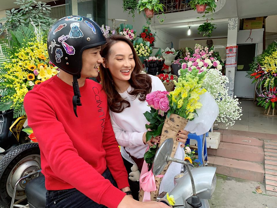 Sao Việt 27 Tết: Bảo Thanh cùng chồng đi chợ sắm đồ, Tuấn Hưng về thăm mẹ ảnh 10