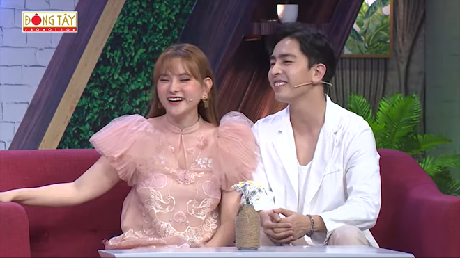 Khánh Thi trải lòng về áp lực lấy chồng trẻ là học sinh của chính mình ảnh 4