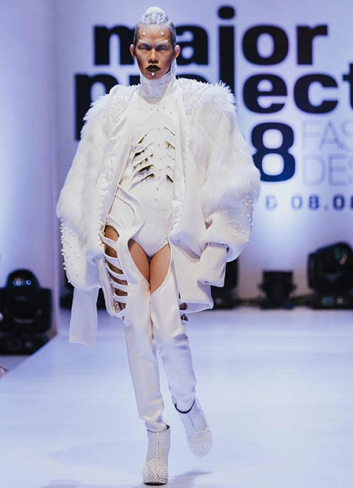 Showbiz 4/5: Người mẫu unisex của Việt Nam qua đời vì bị viêm tụy cấp ảnh 1