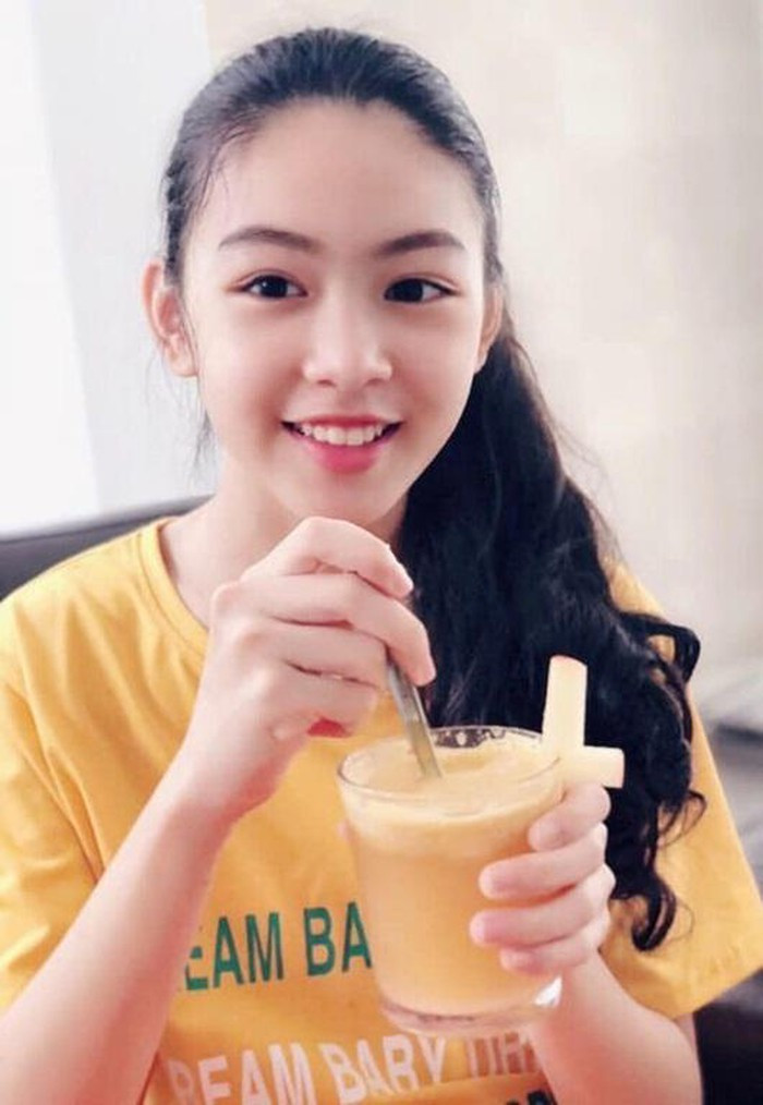 Không chỉ xinh đẹp, con gái Quyền Linh còn gây 'sốt' với khả năng múa ảnh 4