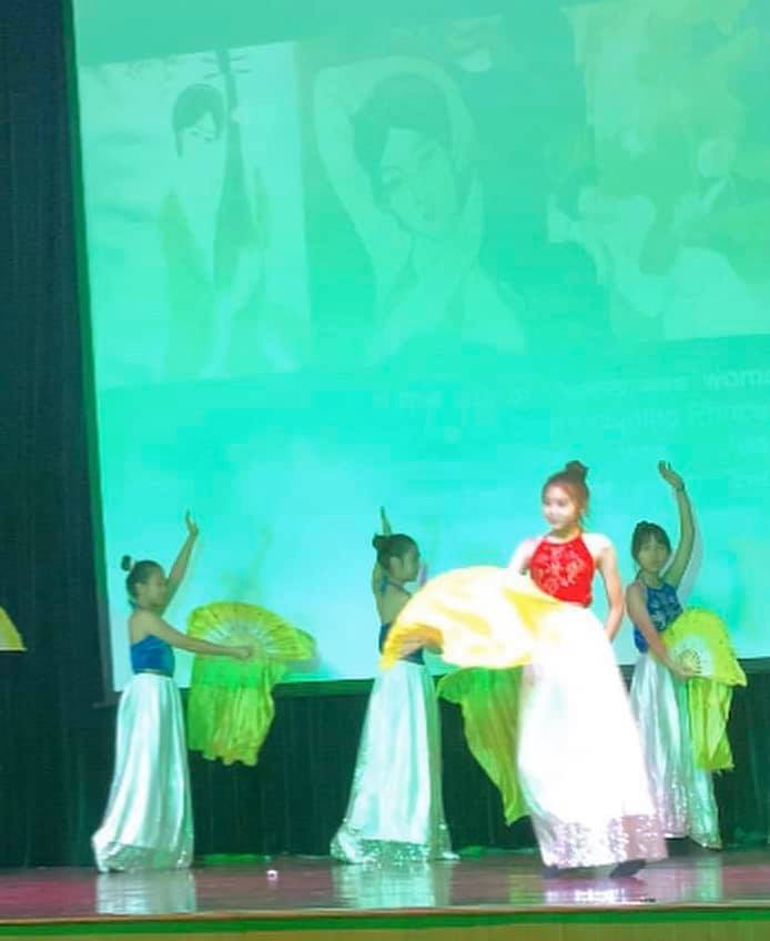 Không chỉ xinh đẹp, con gái Quyền Linh còn gây 'sốt' với khả năng múa ảnh 1