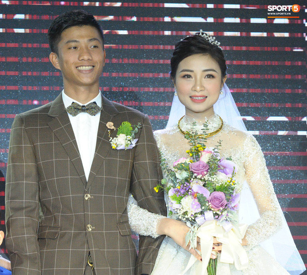 Vợ Phan Văn Đức thông báo mang thai trong ngày cưới ảnh 2