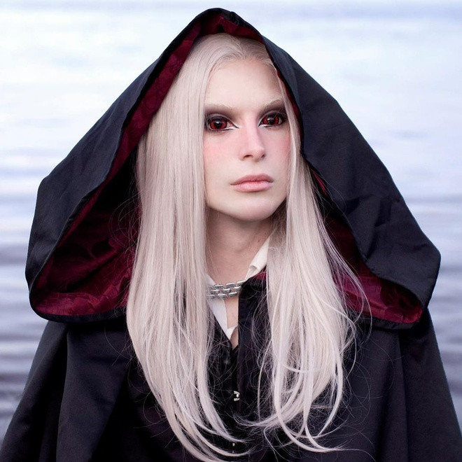 Chàng trai dành 5 năm để phẫu thuật thành yêu tinh ngoài đời thực ảnh 4