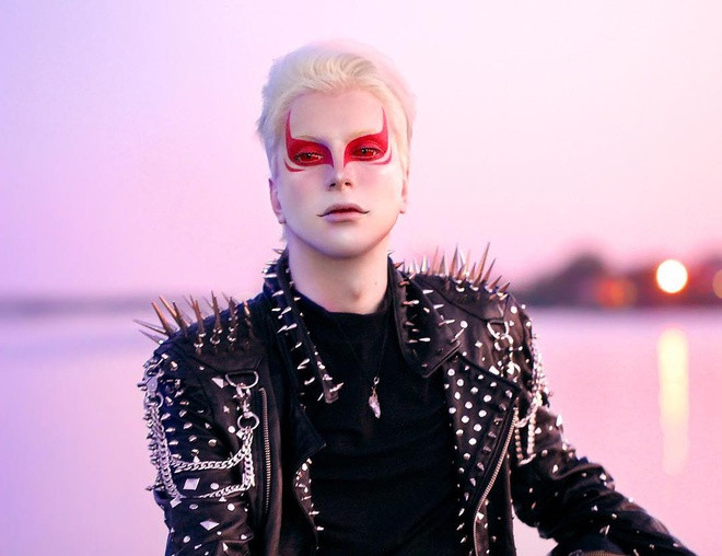 Chàng trai dành 5 năm để phẫu thuật thành yêu tinh ngoài đời thực ảnh 6