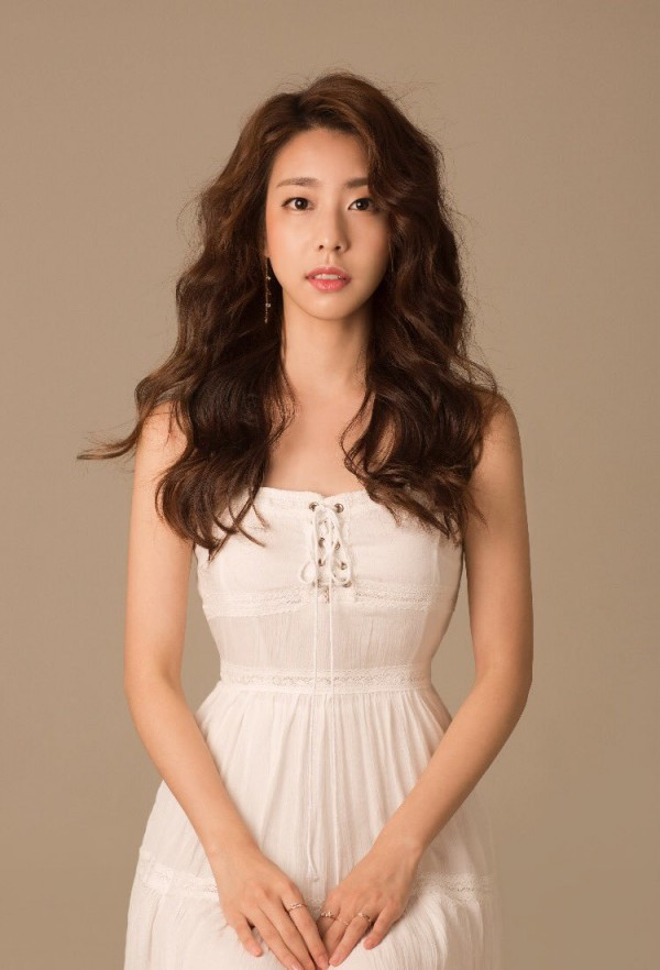 Hành động ý nghĩa của tài tử So Ji Sub khi kết hôn với nữ MC kém 17 tuổi ảnh 3