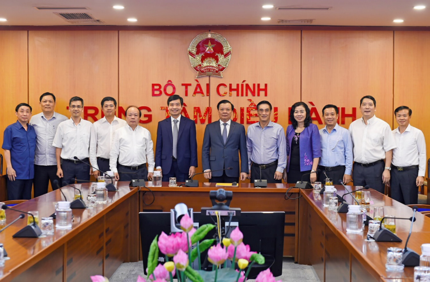 Công bố quyết định của Thủ tướng Chính phủ về công tác cán bộ ảnh 1