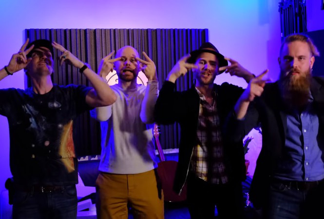 Showbiz 15/3: Hoàng Thùy Linh và Gil Lê bị nghi 'lộ' bằng chứng hẹn hò đồng giới ảnh 2